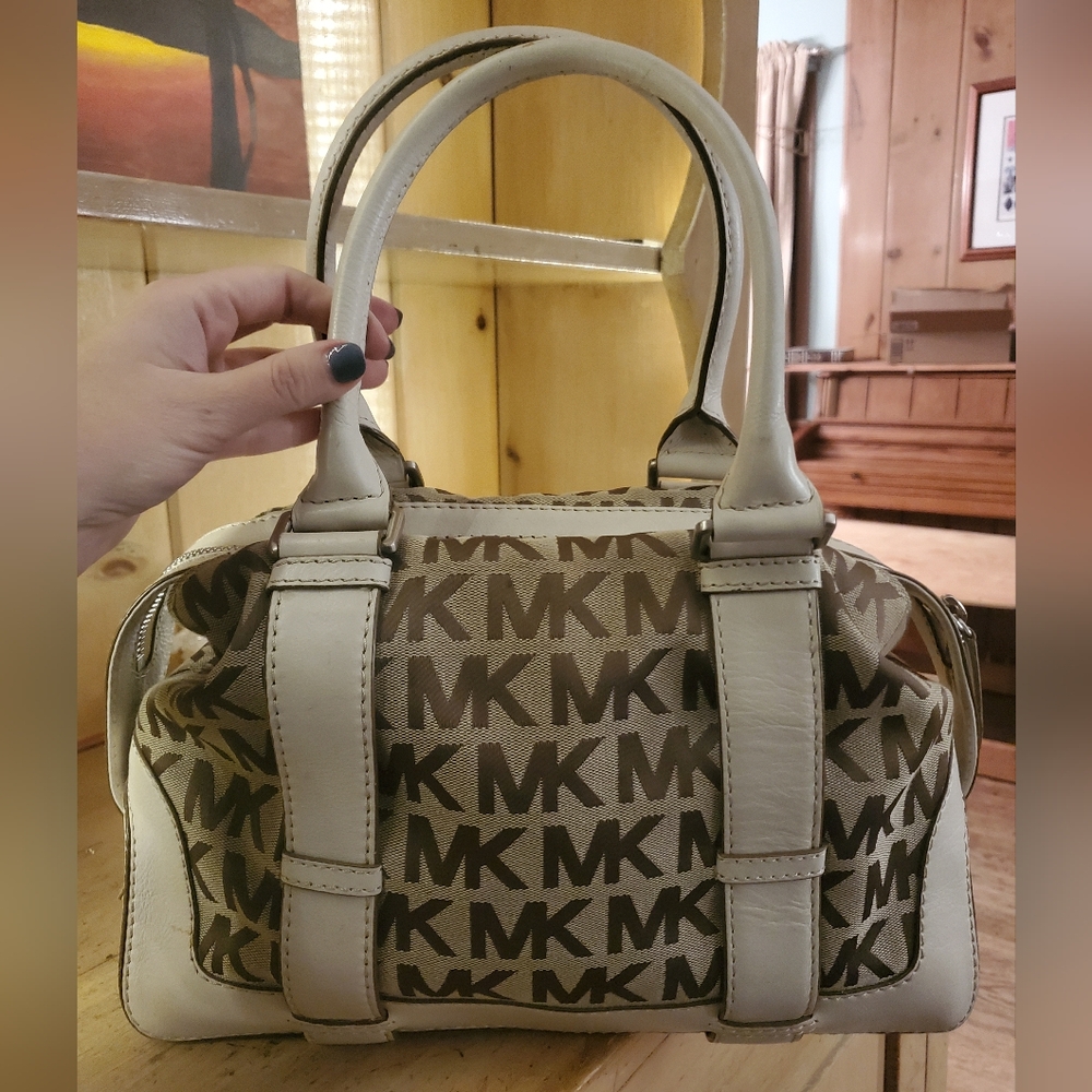Michael kors pocketbook